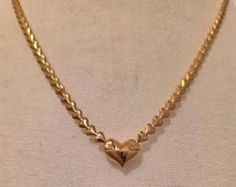 AVON Endless Hearts Avon Gold Tone Signed Necklace 18"